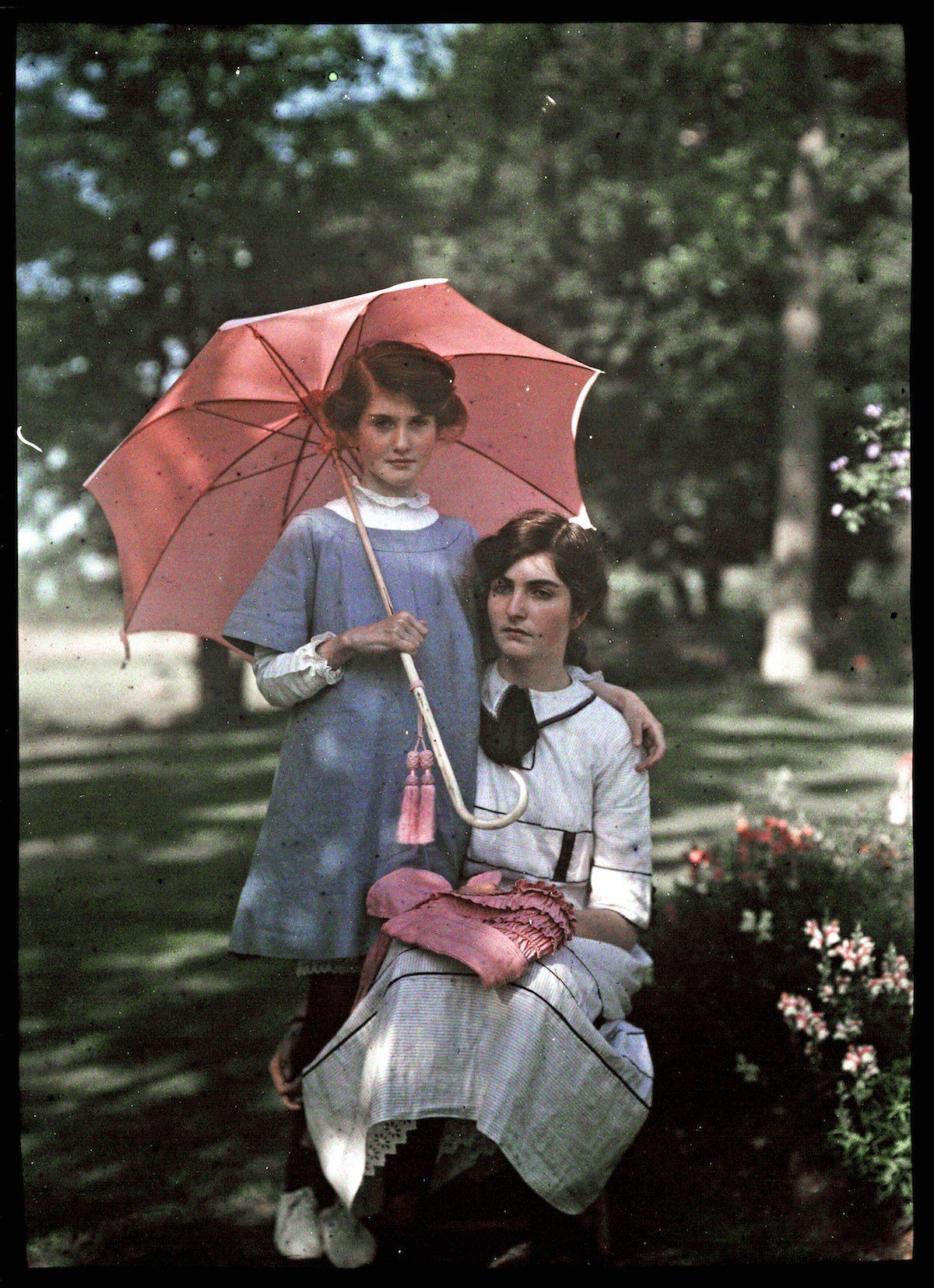 Janet and Iris by Eltherdreda Laing, 1914